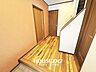 室内：■廊下は幅も余裕をもたせており広々としております！■玄関横にトイレがあるのも嬉しいポイントです！