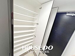 ■ハイタイプのシューズボックス！増えがちな靴もたっぷり収納していただけます♪■段の高さ調節が出来るのでヒールや高さのある靴も収納可能です！