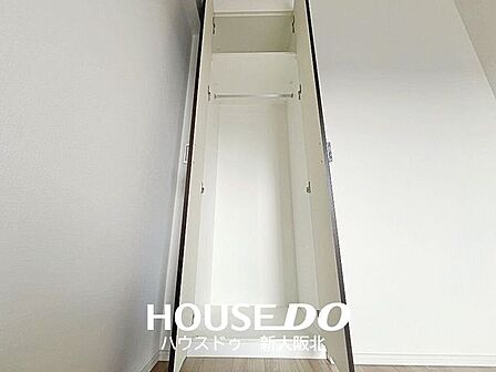 ■全居室収納付き!■お部屋がスッキリ片付くだけでなく、新しく収納棚を買い足す必要がないので初期費用が抑えられそうですね!■造り付けの収納は地震の揺れで倒れる心配がないので、防災面でも安心です!