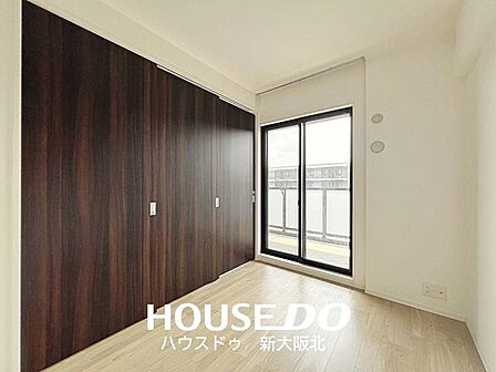 ■リビング横の洋室です!引き戸はドアに比べてデッドスペースができにくく、空間を無駄なく使うことができます!■家具のレイアウトもしやすいですよ!