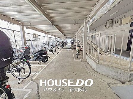 ■一台ずつ確保された屋根付き駐輪場!雨や日差しから大事な自転車を守ってくれます!