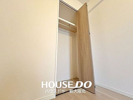■全居室収納付き！■お部屋がスッキリ片付くだけでなく、新しく収納棚を買い足す必要がないので、初期費用が抑えられそうですね！