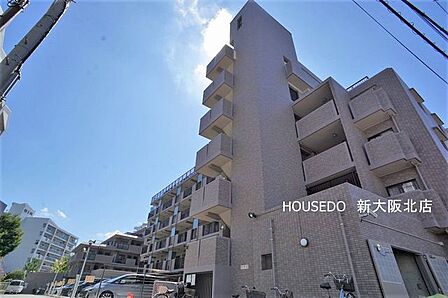 ■2026年7月全面スケルトン改装済み！設備も一新したきれいなお部屋です♪■角部屋、三方角部屋！42m2越えの広々としたルーフバルコニー付き！■物件の詳細や内覧などお気軽にお問い合わせください！