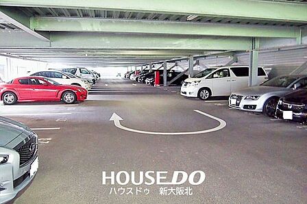 ■こちらのお部屋には、駐車場1台分の専用使用権が付いています!