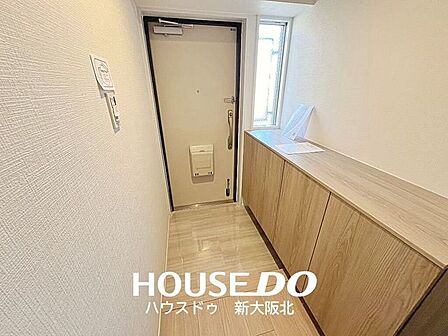 ■白を基調とした明るい玄関!■シューズボックスは、飾り棚としてもご使用いただけます!