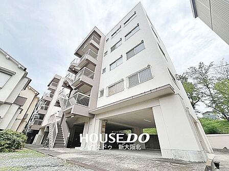 ■阪急宝塚線「服部天神駅」徒歩8分!■4階建て!総戸数16戸!■緑地公園が近く、豊かな自然を身近に感じられる住環境!