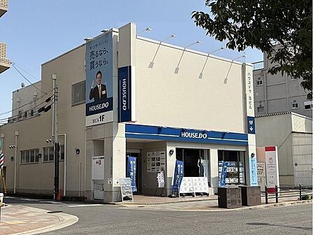 ■弊社は三国駅の目の前にある大型店舗です!■ハウスドゥの青い看板が目印です♪