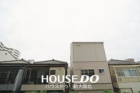 ■バルコニーからの眺望です!■あいにくの天気でしたが、お天気が良ければ南からの陽ざしが入ります!