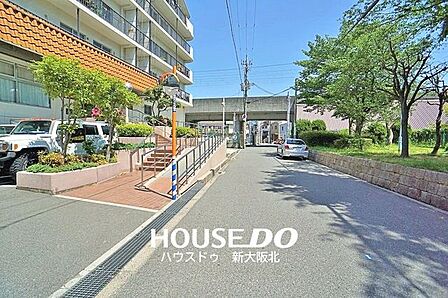 ■階段とスロープの両方を備えたバリアフリー設計!ベビーカーやキャリーケースの移動もスムーズです◎■小さなお子様からご年配の方まで安心して利用いただけます!
