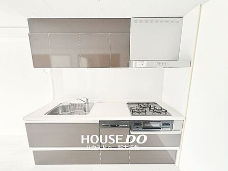 ■壁付きのキッチンは食器棚などの家具を配置する場所が選べるので、お客様に合わせたレイアウトにできます！■デッドスペースができにくいため、リビングやダイニングを広く使えるのも魅力です！