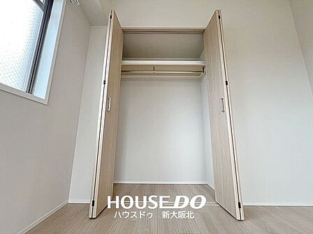 ■全居室収納付き！■造り付けの収納は地震の揺れで倒れる心配がないので、防災面でも安心です！