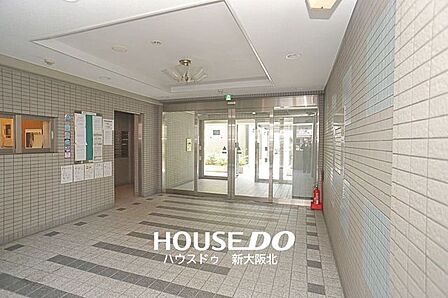 ■オートロック、防犯カメラ付きで防犯対策のされたマンションです！■周囲にはコンビニやスーパーなど、生活に便利な施設が充実！