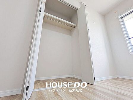 ■全居室収納付き!■お部屋がスッキリ片付くだけでなく、新しく収納棚を買い足す必要がないので、初期費用が抑えられそうですね!