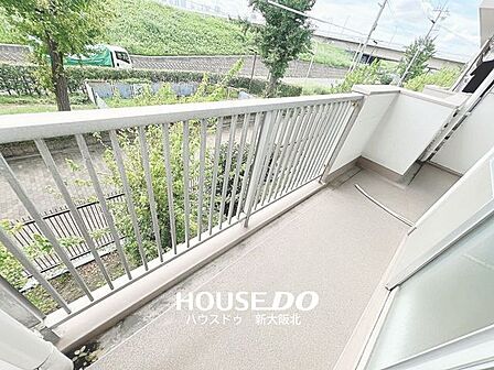 ■陽当り・通風・眺望良好のゆとりのあるバルコニー！■テーブルや観葉植物等を置けばまた違った空間に大変身します！