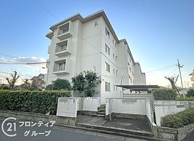 外観:スーパー、コンビニが徒歩圏内のマンションは、日常の買い物が便利で、生活の利便性が高い魅力的な住環境です! 外観:スーパー、コンビニが徒歩圏内のマンションは、日常の買い物が便利で、生活の利便性が高い魅力的な住環境です!
