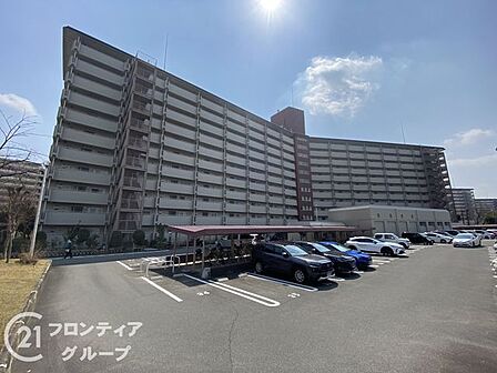 SRC造、11階建てのマンションです。周辺には買い物施設や公共施設など便利な施設が充実しており利便性の良い環境です!