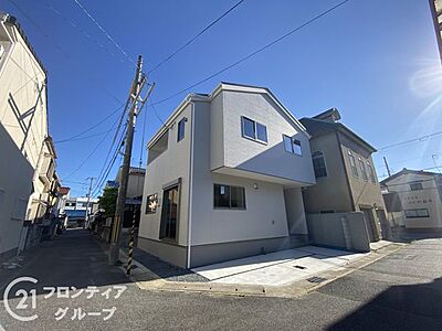 外観:全居室2面採光で光と風が入り開放的、照明・カーテン等オプション追加も可能。向島小学校まで徒歩9分。 外観:全居室2面採光で光と風が入り開放的、照明・カーテン等オプション追加も可能。向島小学校まで徒歩9分。