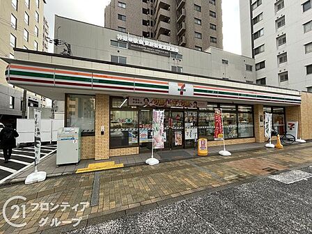 セブンイレブン烏丸五条店 徒歩3分。 170m
