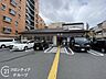 周辺：セブンイレブン京都出世稲荷前店 徒歩1分。 50m