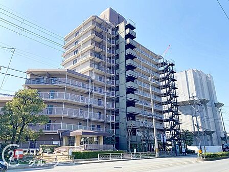 大規模マンションならではの、充実した設備と安心の管理体制が魅力です