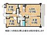 間取り：開放感のある南向きの間取りは、リビングを中心にした明るい空間です。朝から夕方まで自然光を楽しめる贅沢な空間です。