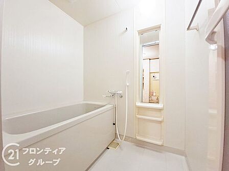 一日の疲れを解きほぐすゆとりあるバスタイムを提供します、洗練されたデザインと清潔感に包まれた空間で心身ともにリフレッシュできるひとときを、細部までこだわり抜いた設備が日々の質を高めます