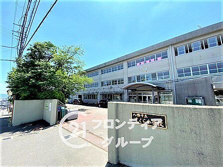 八幡市立さくら小学校 徒歩5分。 330m