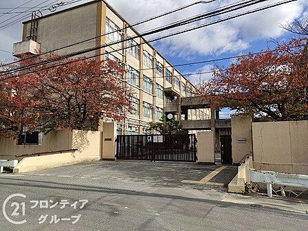 京都市立神川中学校 徒歩9分。 660m