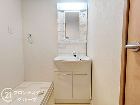 住まい選びは、価格や立地だけでなく、将来の暮らし方まで含めて考えることが大切です。今の段階で気になっていることを、まずスタッフに話してみてください。