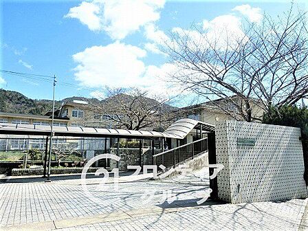 京都市立大宅中学校 徒歩23分。 1820m
