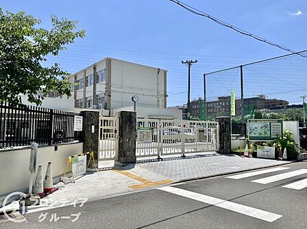 京都市立葛野小学校 徒歩10分。 760m
