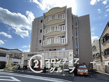 はじめてのマイホーム購入は、わからないことだらけで当然です。資金計画から物件選びまで、順を追ってスタッフが一緒に考えていきます