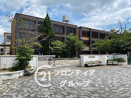 京都市立西ノ京中学校 徒歩22分。 1730m