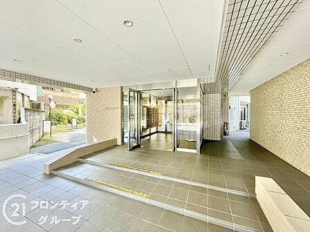 はじめてのマイホーム購入は、わからないことだらけで当然です。資金計画から物件選びまで、順を追ってスタッフが一緒に考えていきます