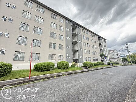 住まい選びは、価格や立地だけでなく、将来の暮らし方まで含めて考えることが大切です。今の段階で気になっていることを、まずスタッフに話してみてください
