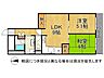 間取り：南向きの間取りは、日当たりが良く、明るいリビングで快適な生活を楽しめます。自然光がたっぷり入り、心地よい空間です。
