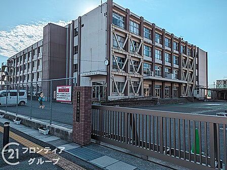 大津市立堅田中学校 徒歩11分。 820m