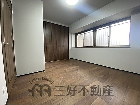 北西側洋室