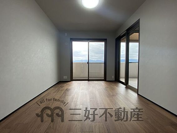 南東側洋室
