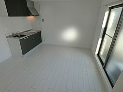 エテルナコート総持寺 304号室 3階1LDKのリビング/ダイニング