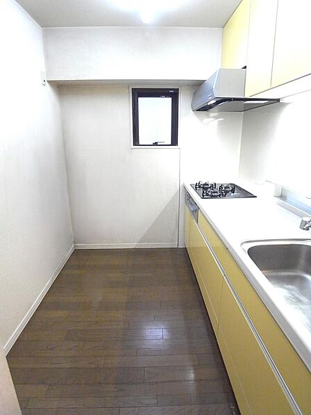 キッチンにも窓が有り、採光や換気が出来ていいですね（一部画像加工あり） 