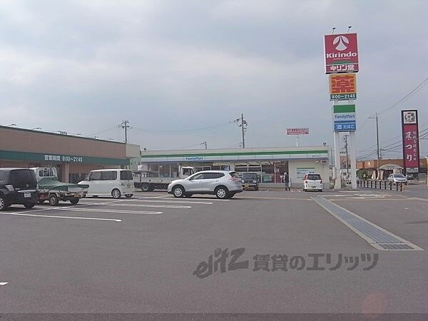 画像23:ファミリーマート　亀岡千代川店まで400メートル