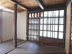 京福電気鉄道北野線 宇多野駅 バス10分 福王寺下車 徒歩2分の賃貸一戸建て 1階6LDKのリビング/ダイニング