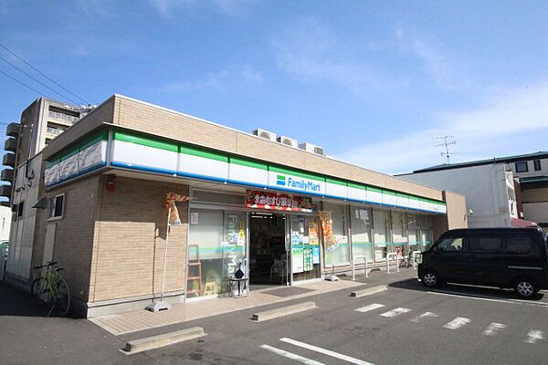 画像14:ファミリーマート　中川住宅西店