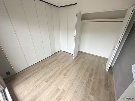 【洋室】クロス・フローリング張替！綺麗な壁や床で室内が明るくなりますね！爽やかな気分でお過ごしいただけますよ☆