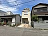 外観：浴室乾燥機付きですので、雨の日の洗濯物も安心ですね！