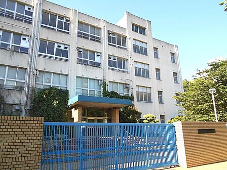 大阪市立南港南中学校まで徒歩6分