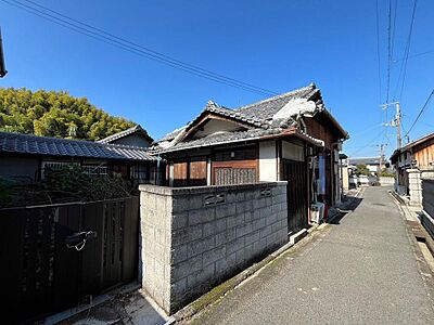 外観：土地約61.54坪のゆとりある敷地でのびのび新生活をここではじめませんか！