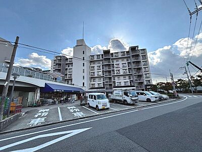 外観：大阪メトロ御堂筋線「新金岡」駅まで徒歩１０分！毎日の通勤や通学に便利ですね！忙しい朝や遅くなった帰宅時にも嬉しいですね！