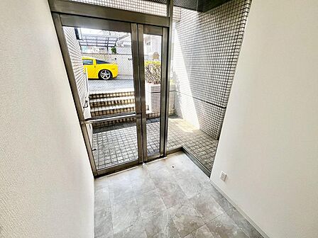 ゆとりの玄関ですよ!シューズボックス置けば、散らかりがちな玄関も片付きますね!